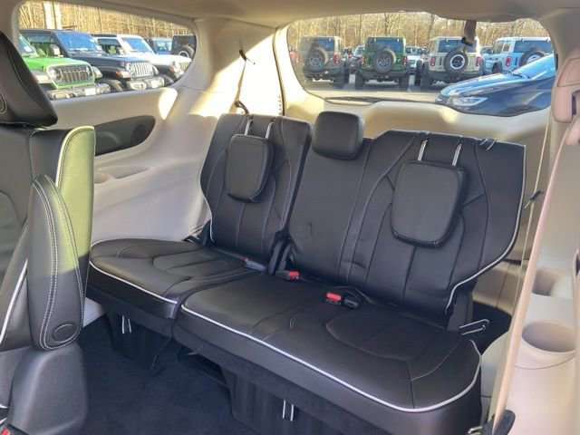 Used 2022 Chrysler Pacifica Limited image 15