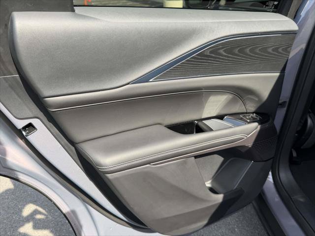 Used 2025 Cadillac Lyriq Luxury AWD/4WD image 14