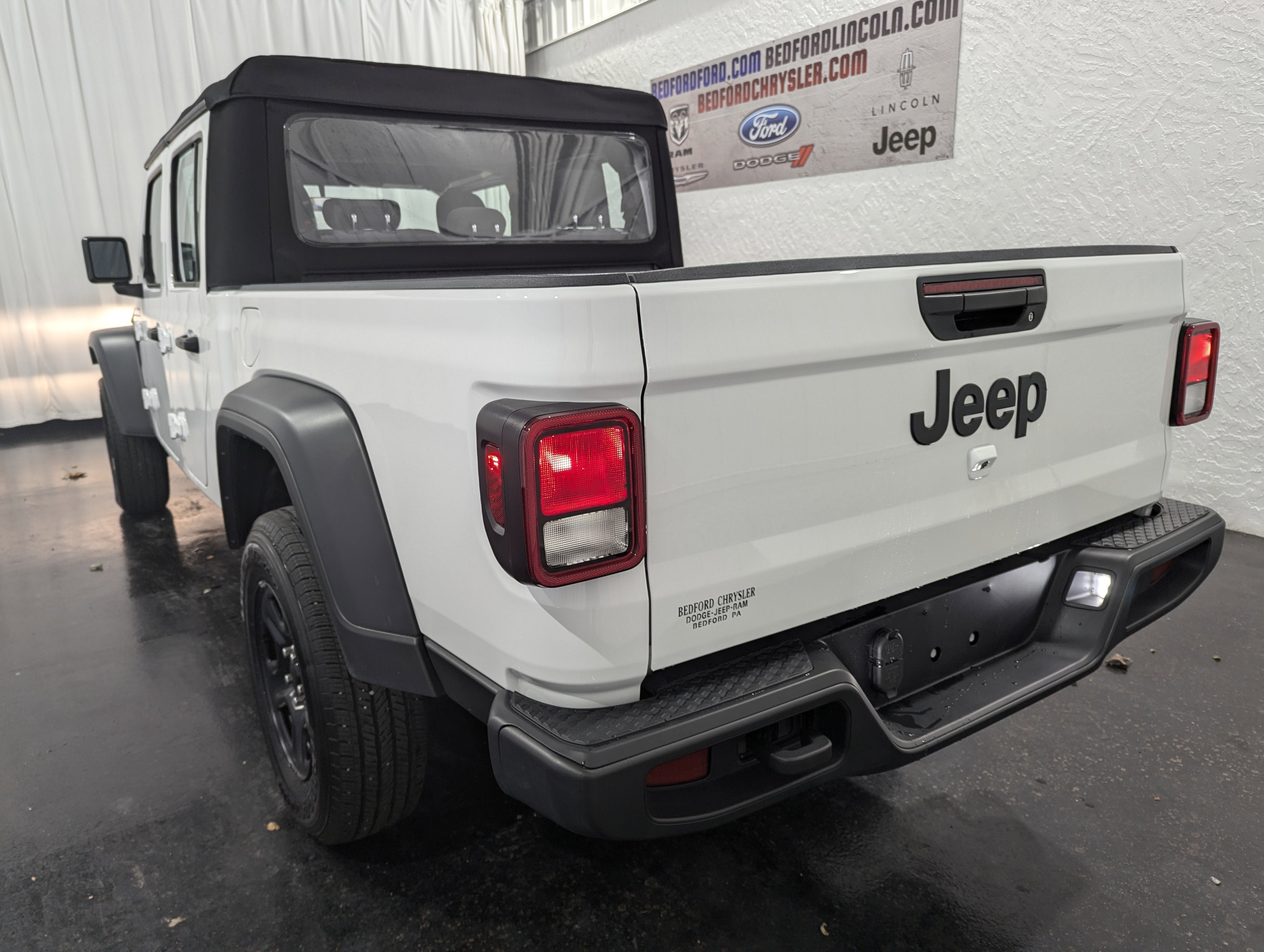 Used 2024 Jeep Gladiator Sport image 7