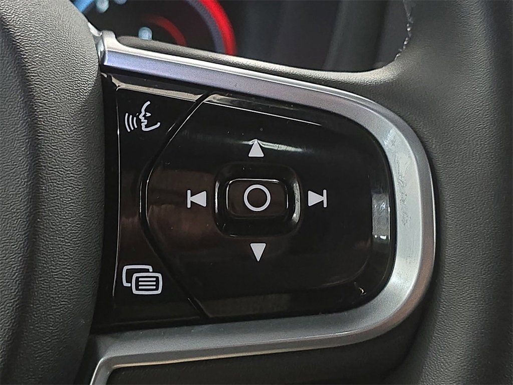 Used 2022 Volvo S60 T8 R-Design image 18