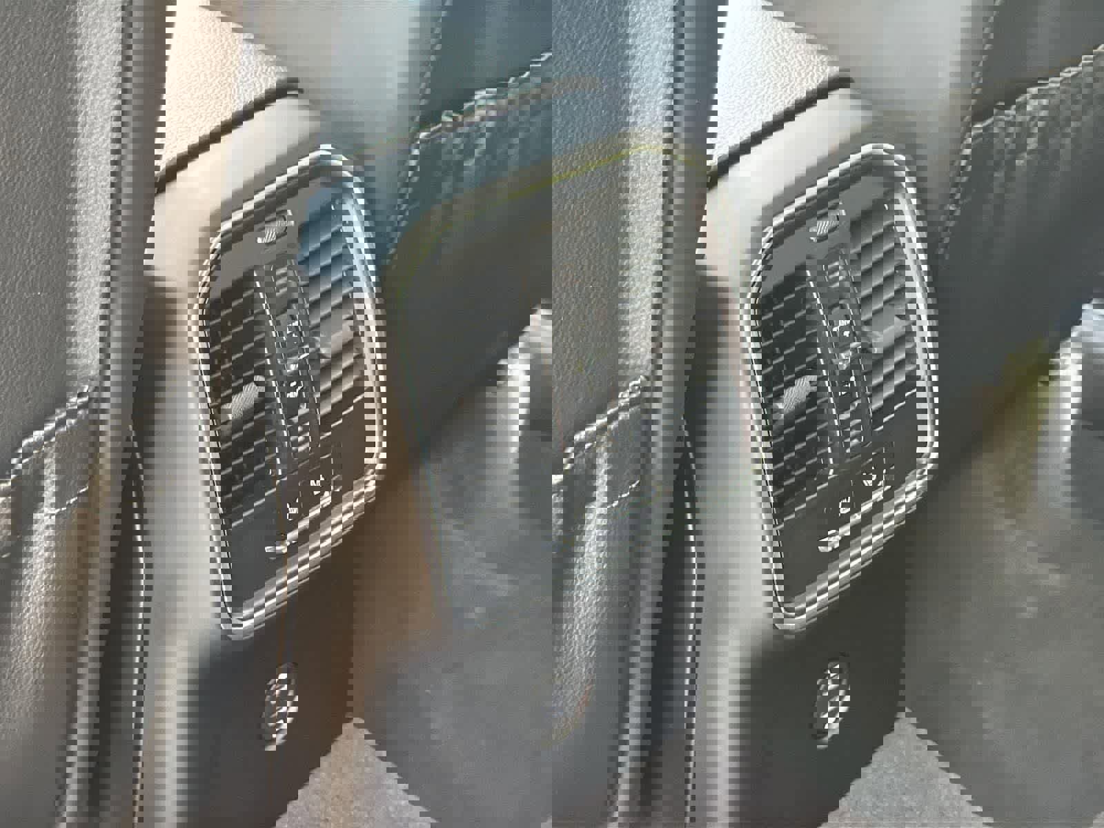 Used 2022 Porsche Macan image 30