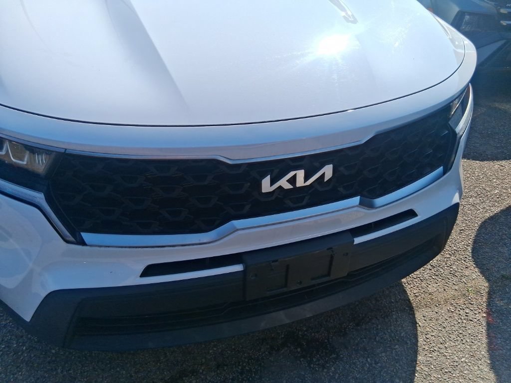 Certified 2023 Kia Sorento LX FWD image 17