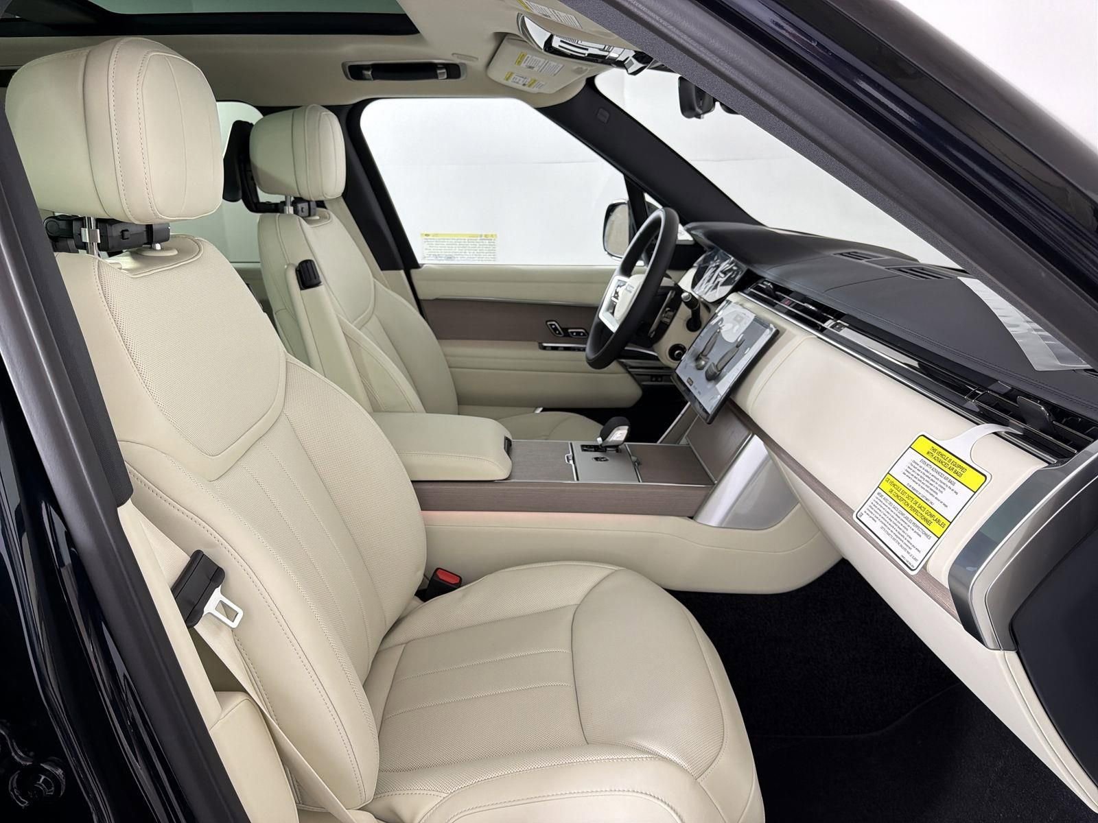 New 2026 Land Rover Range Rover SE image 32