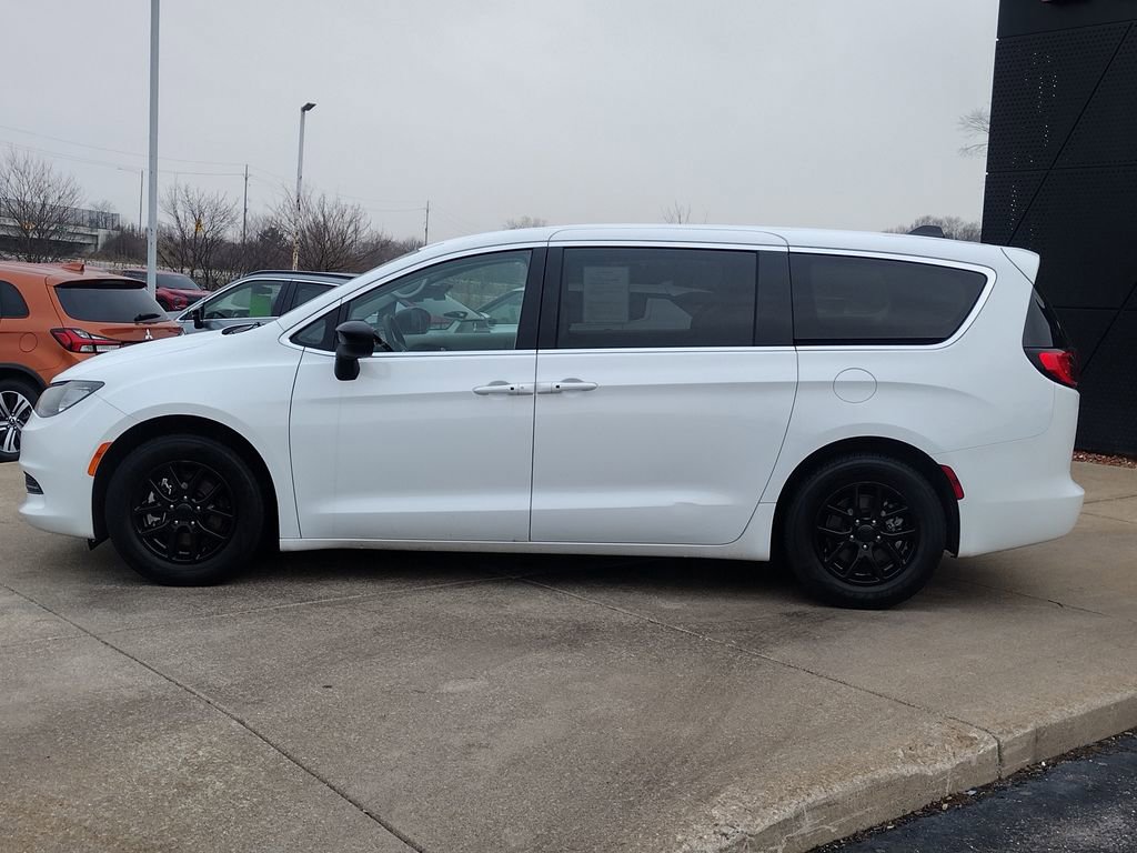 Used 2024 Chrysler Voyager LX image 20
