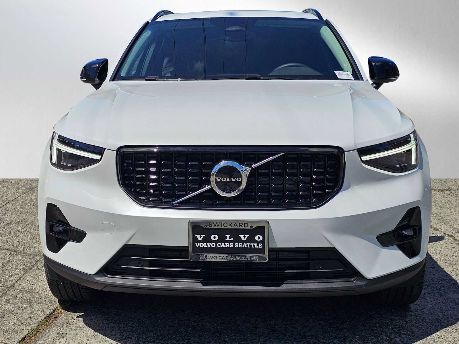 New 2026 Volvo XC40 B5 Plus w/ Climate Package AWD/4WD image 8