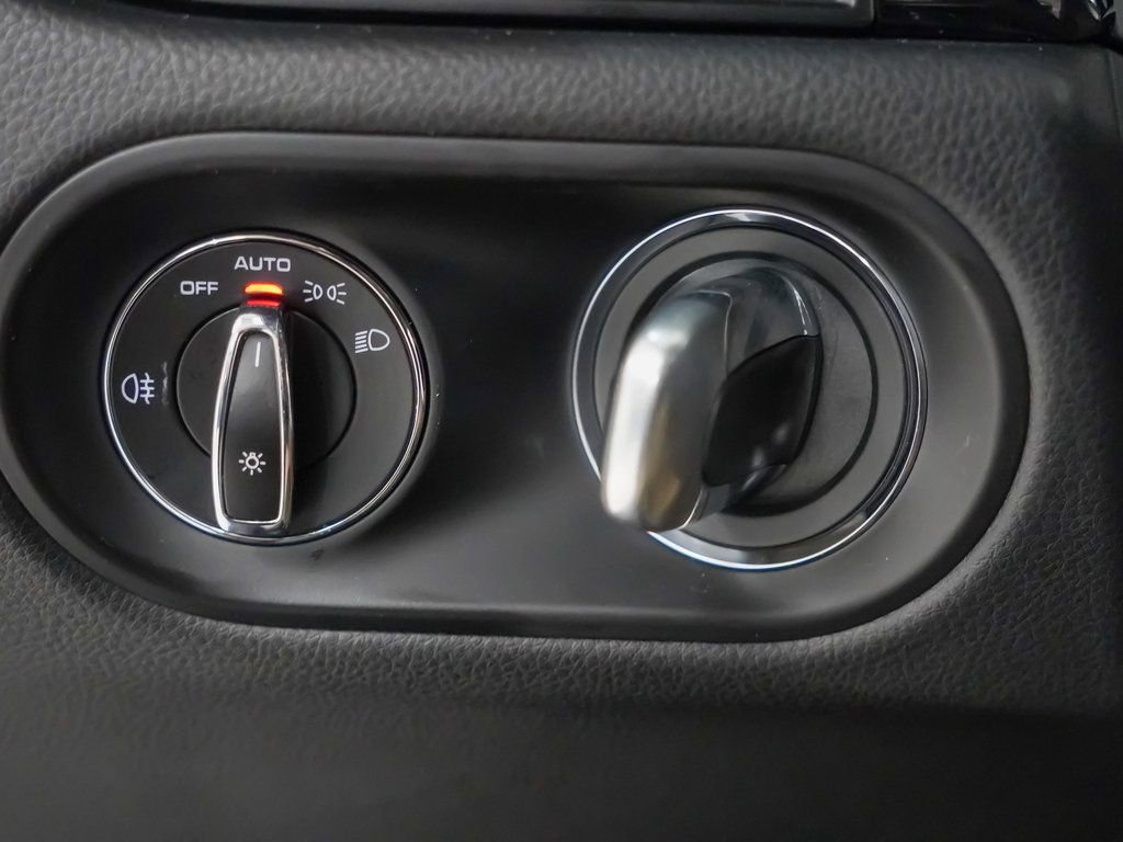 Certified 2025 Porsche Macan image 25