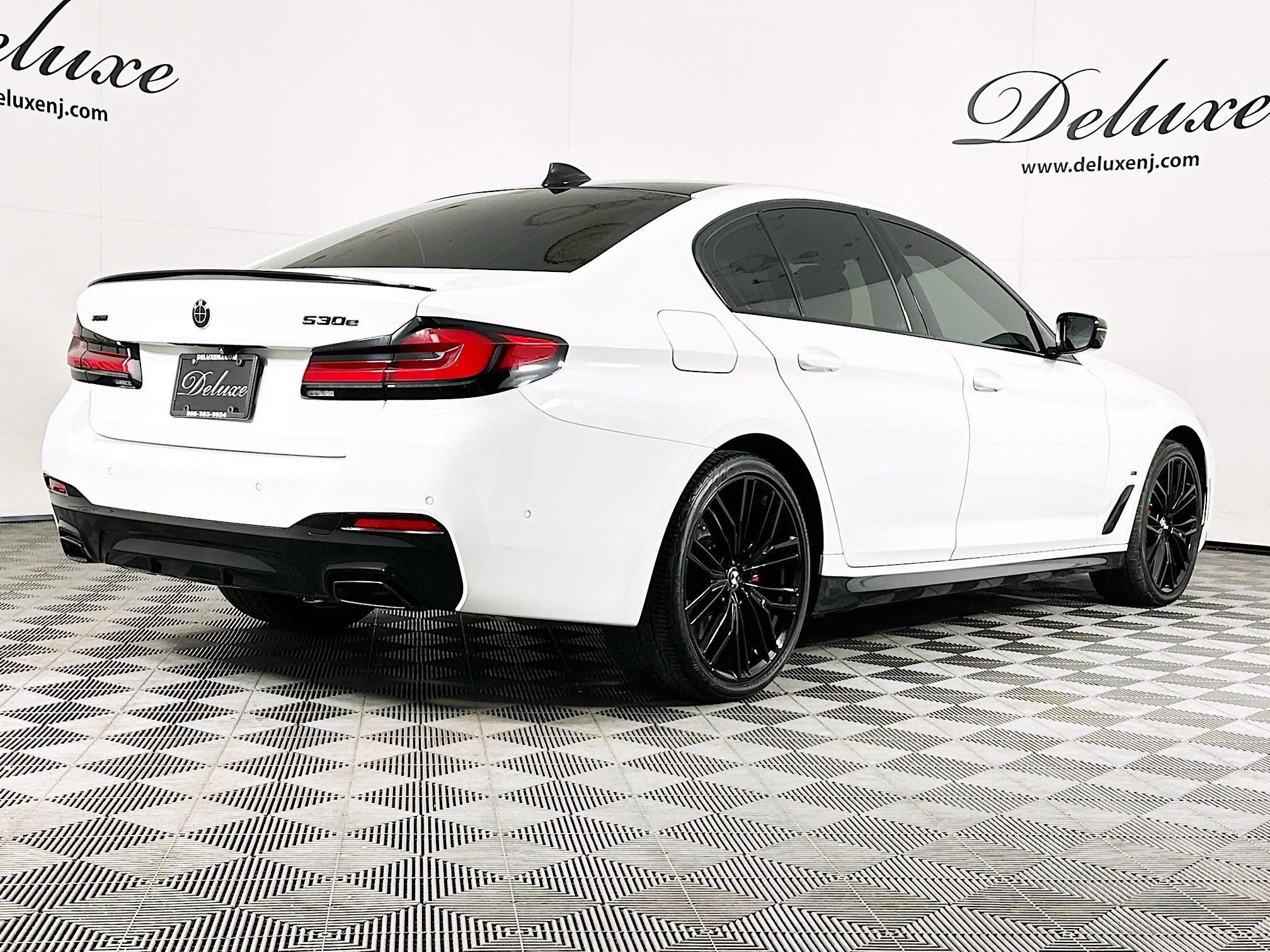 Used 2022 BMW 530e xDrive w/ Premium Package image 6