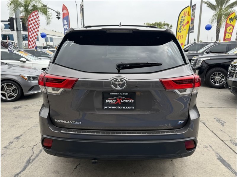Used 2017 Toyota Highlander SE FWD image 5