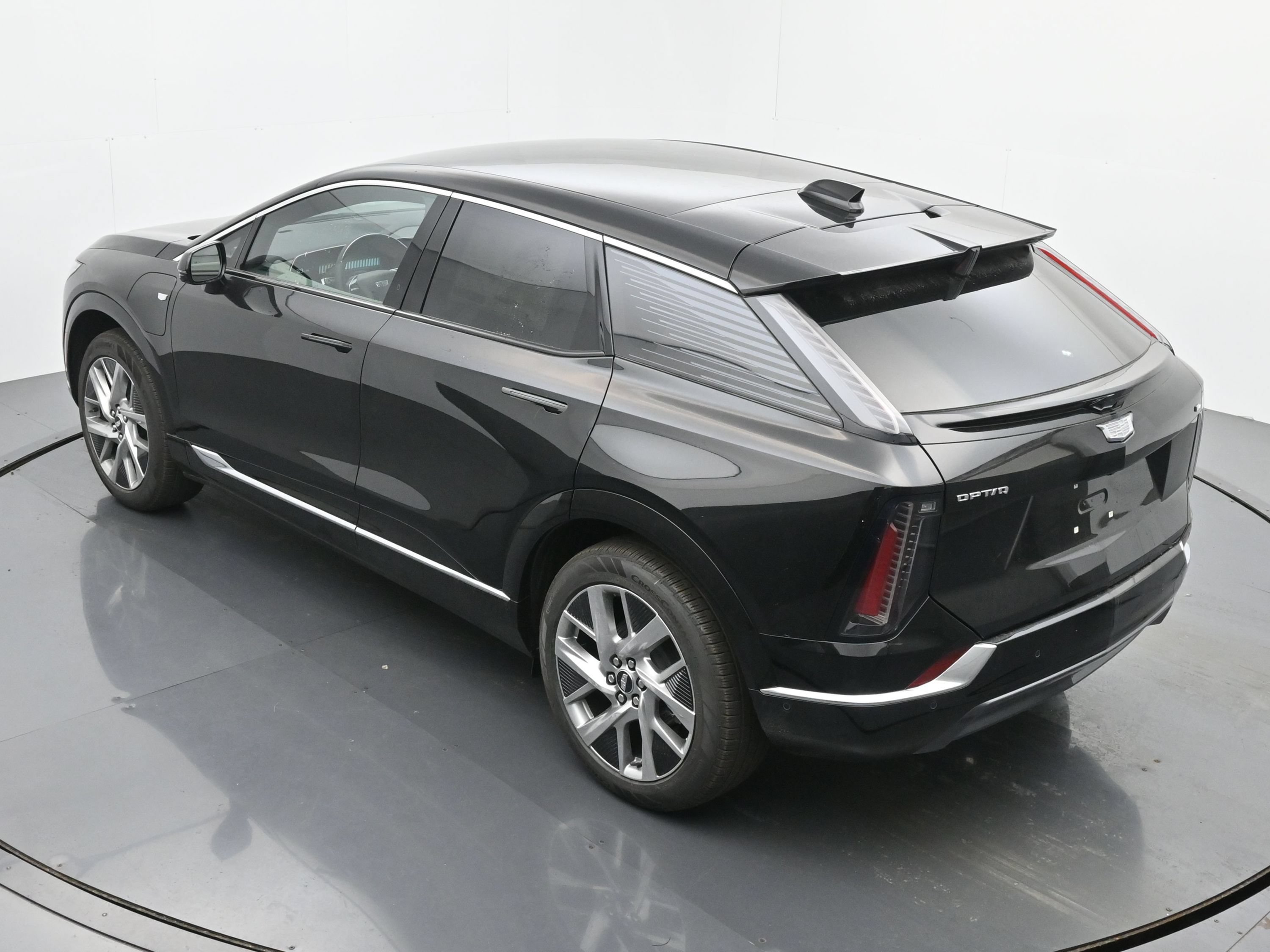 New 2027 Cadillac Optiq Luxury w/ LPO, Floor Liner Package AWD/4WD image 25