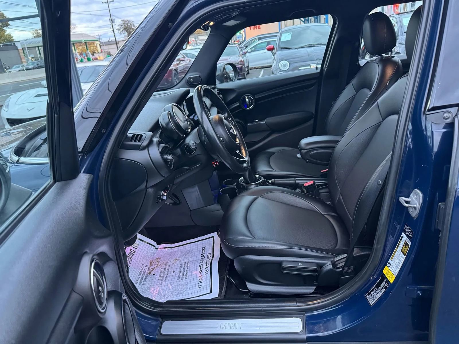 Used 2015 MINI Cooper 4-Door Hardtop image 17