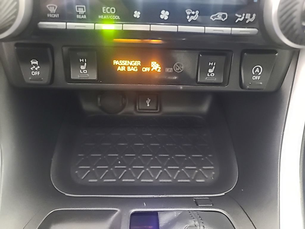 Used 2022 Toyota RAV4 XLE Premium AWD/4WD image 37