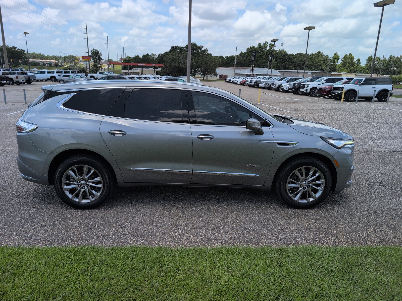 Used 2023 Buick Enclave Avenir w/ Trailering Package, 5000 lbs. FWD image 9