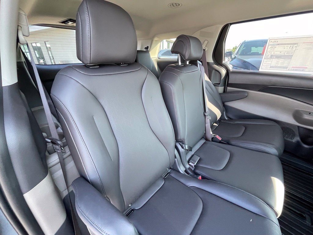 New 2027 Kia Carnival FWD image 28