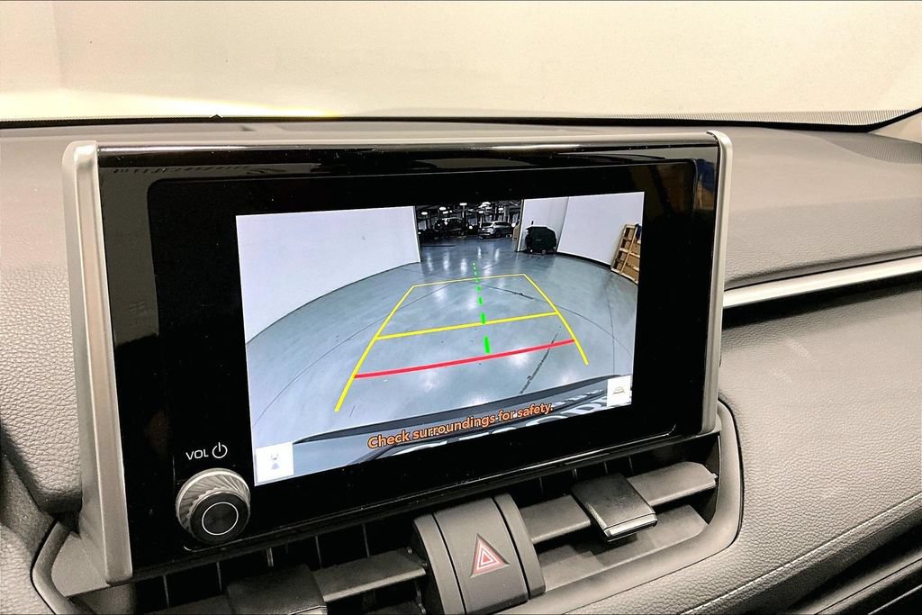 Used 2025 Toyota RAV4 XLE FWD image 26