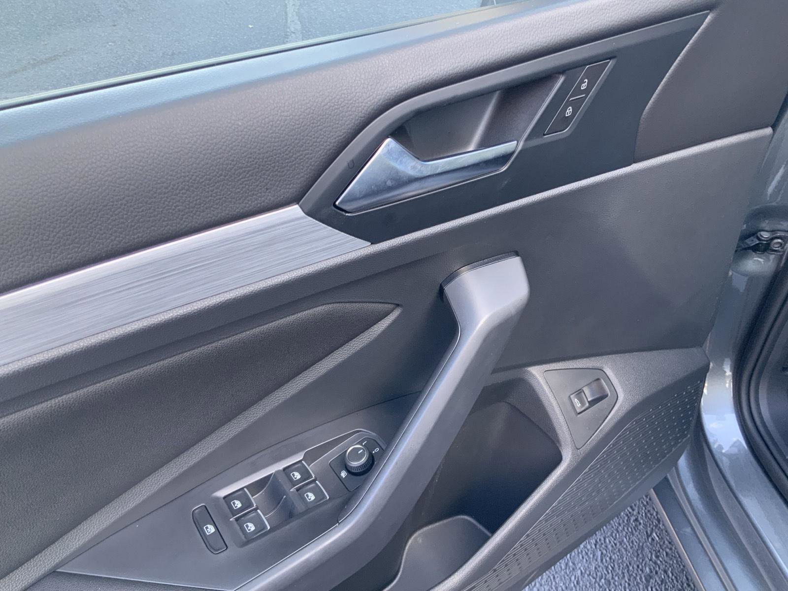 Used 2025 Volkswagen Jetta Sport image 23