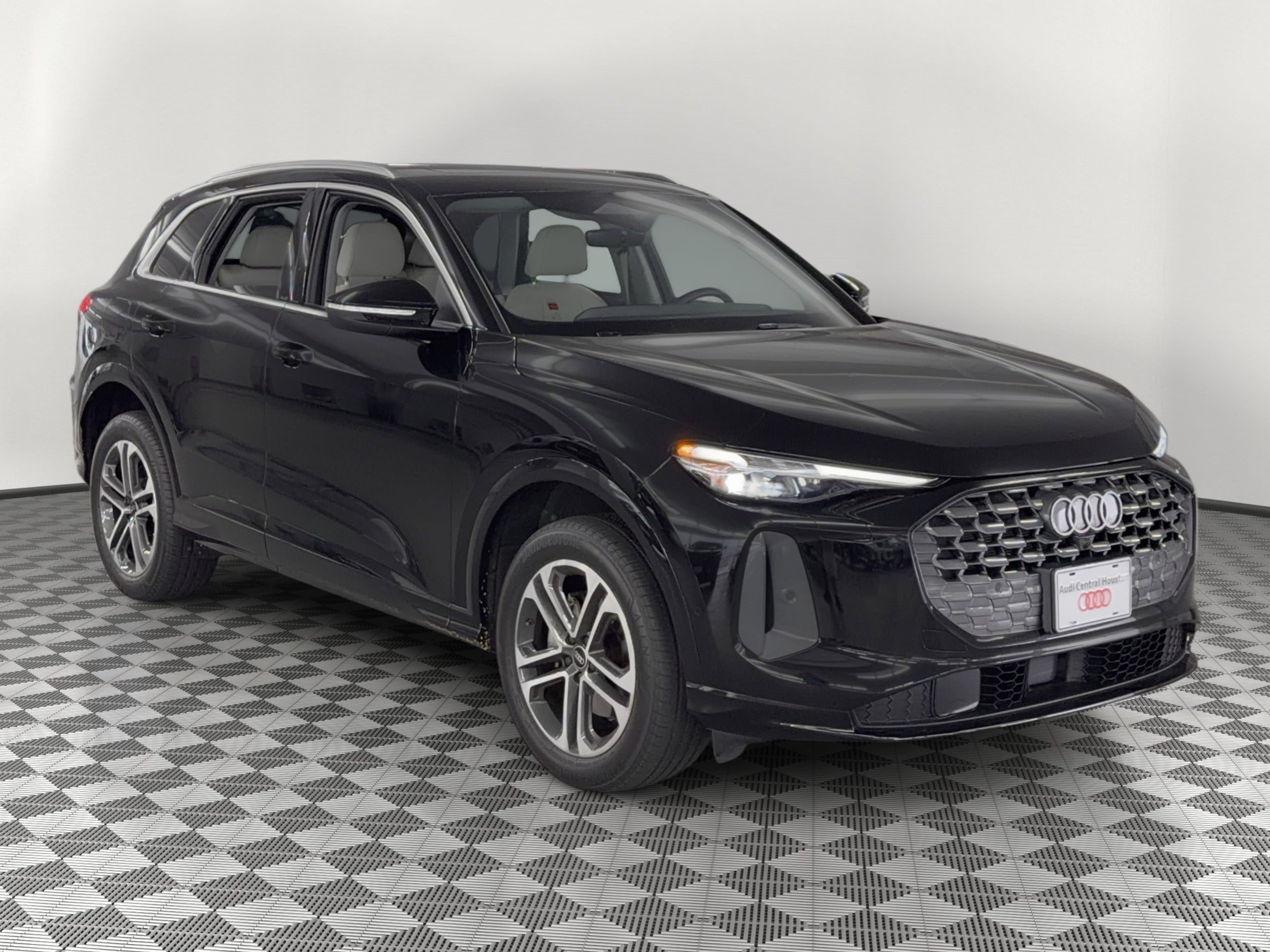 Used 2025 Audi Q5 Premium w/ Premium Plus AWD/4WD image 7