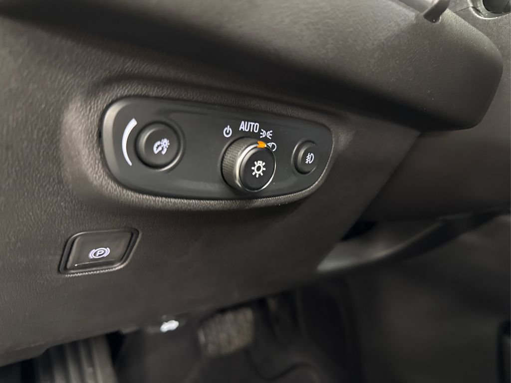 Used 2024 GMC Terrain SLT image 39