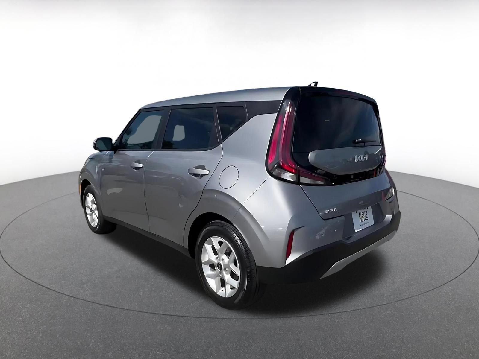 Used 2025 Kia Soul LX w/ LX Technology Package FWD image 11