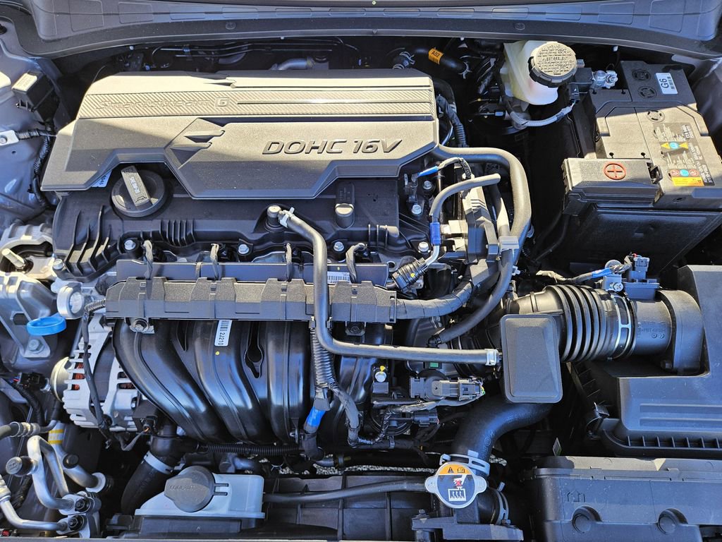 New 2025 Hyundai Elantra Limited FWD image 32