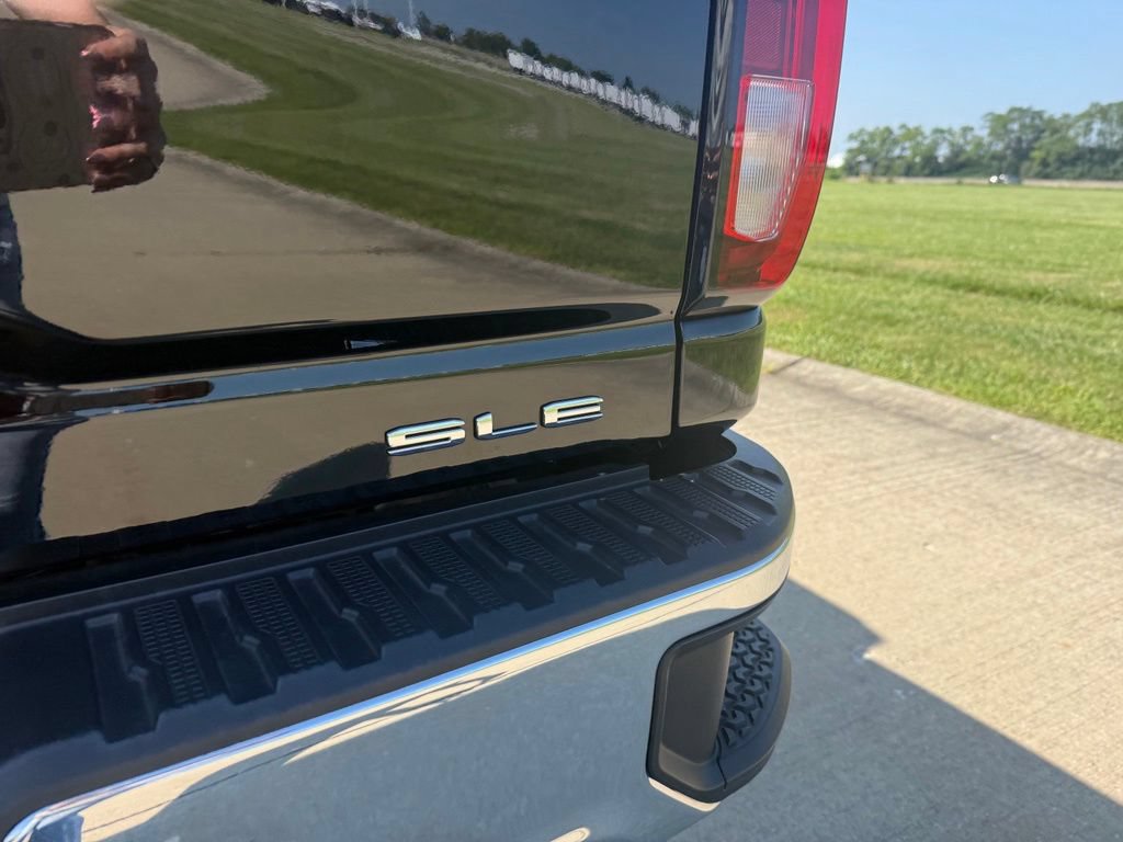 Used 2025 GMC Sierra 2500 SLE w/ SLE Value Package; AWD/4WD image 6