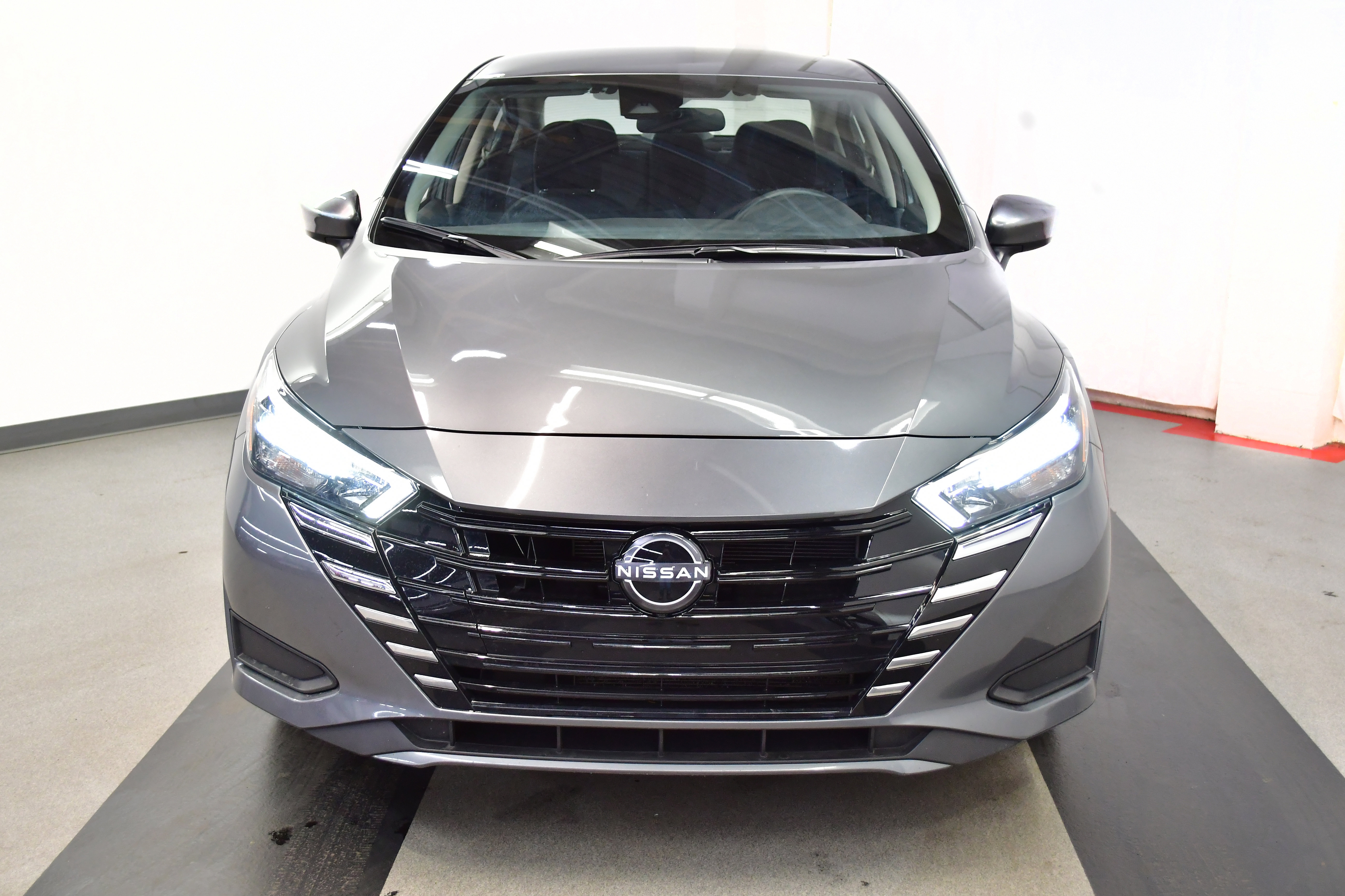 Used 2025 Nissan Versa SV image 5