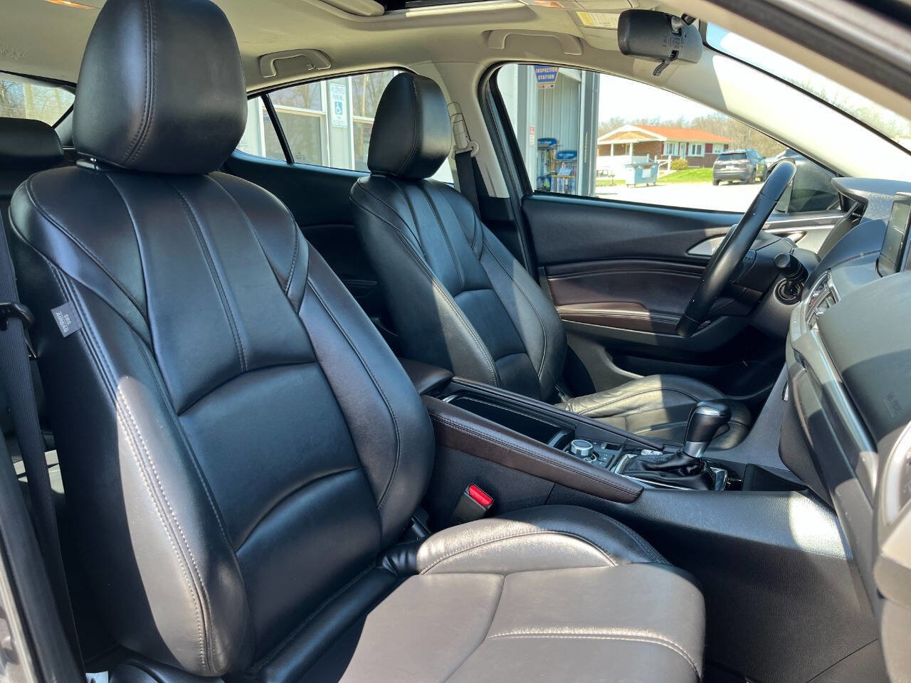Used 2018 MAZDA MAZDA3 Touring FWD image 10