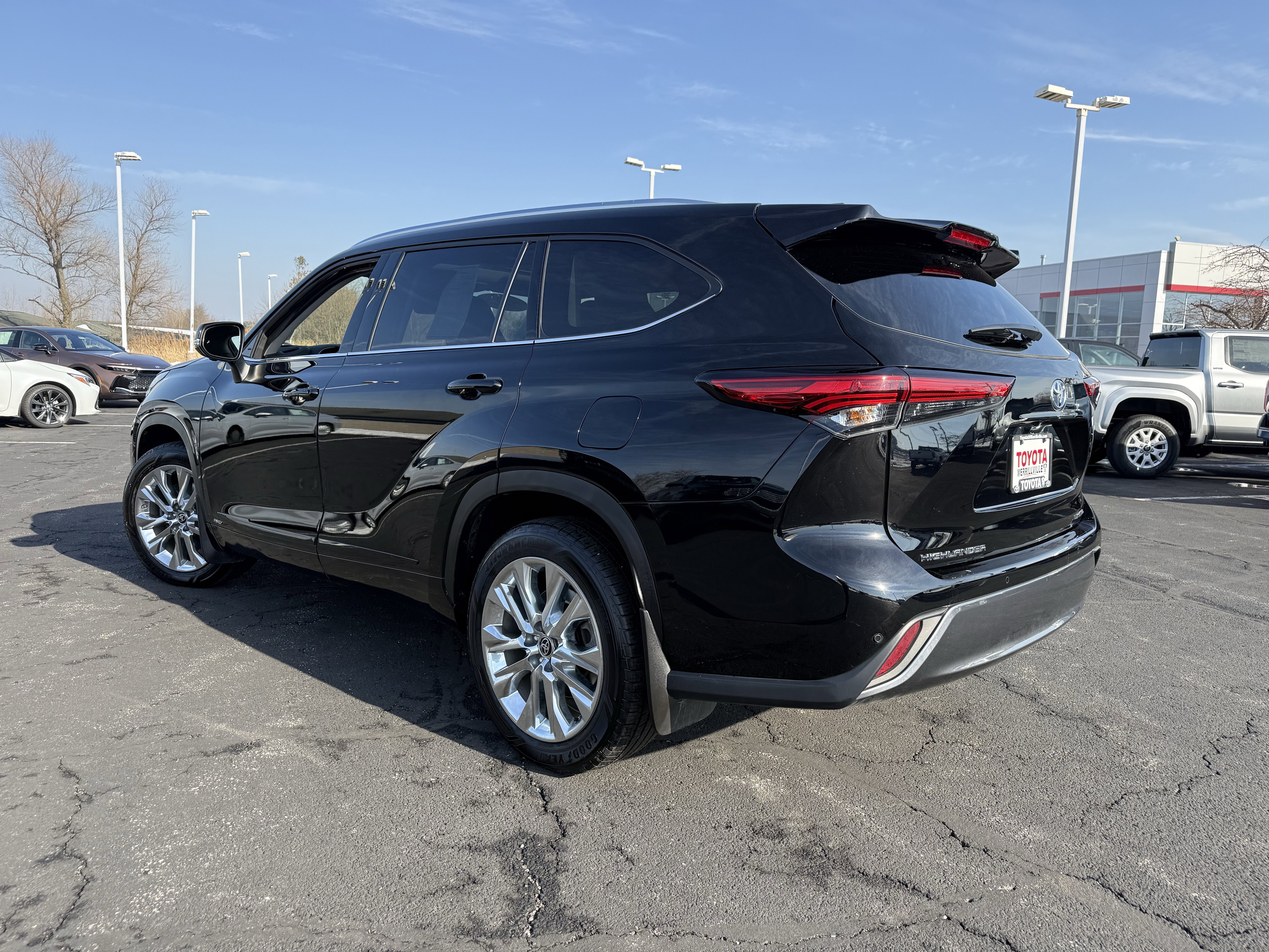 Used 2023 Toyota Highlander Limited image 6