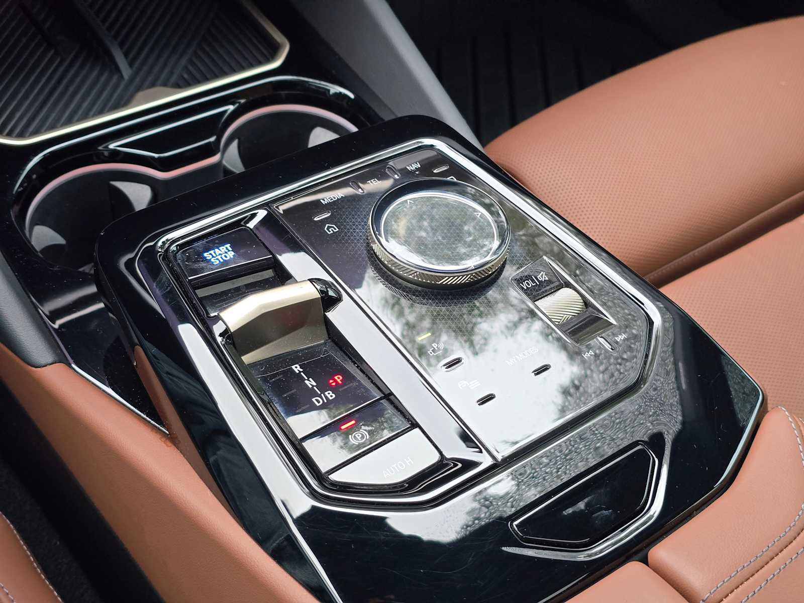 Used 2025 BMW i5 eDrive40i w/ M Sport Package image 26