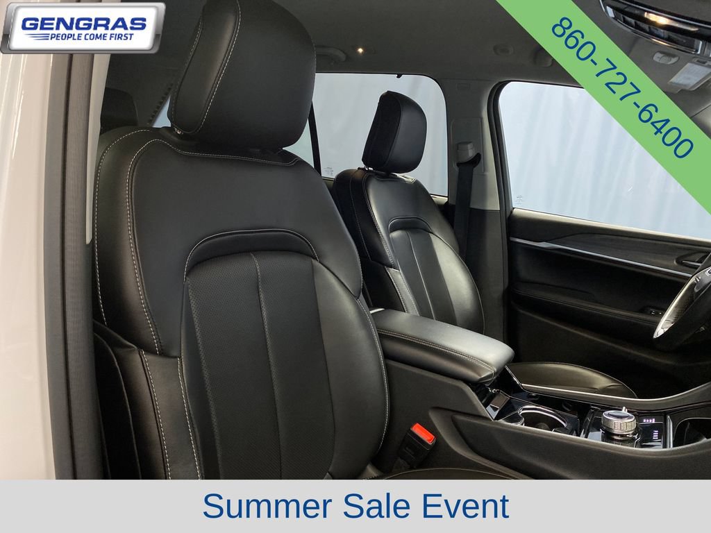 Used 2023 Jeep Grand Cherokee Limited w/ Luxury Tech Group II AWD/4WD image 40