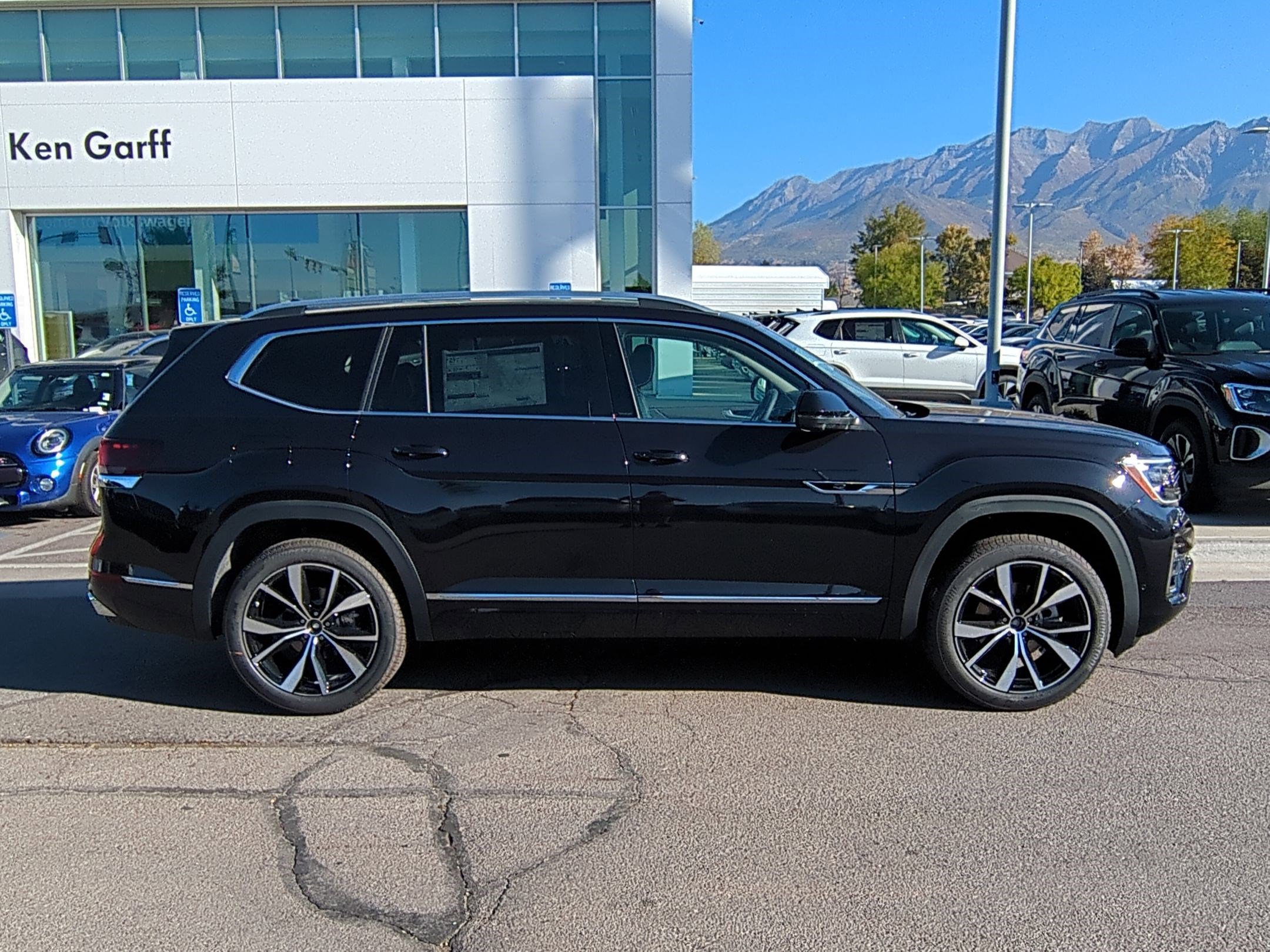 New 2026 Volkswagen Atlas SEL Premium R-Line image 2