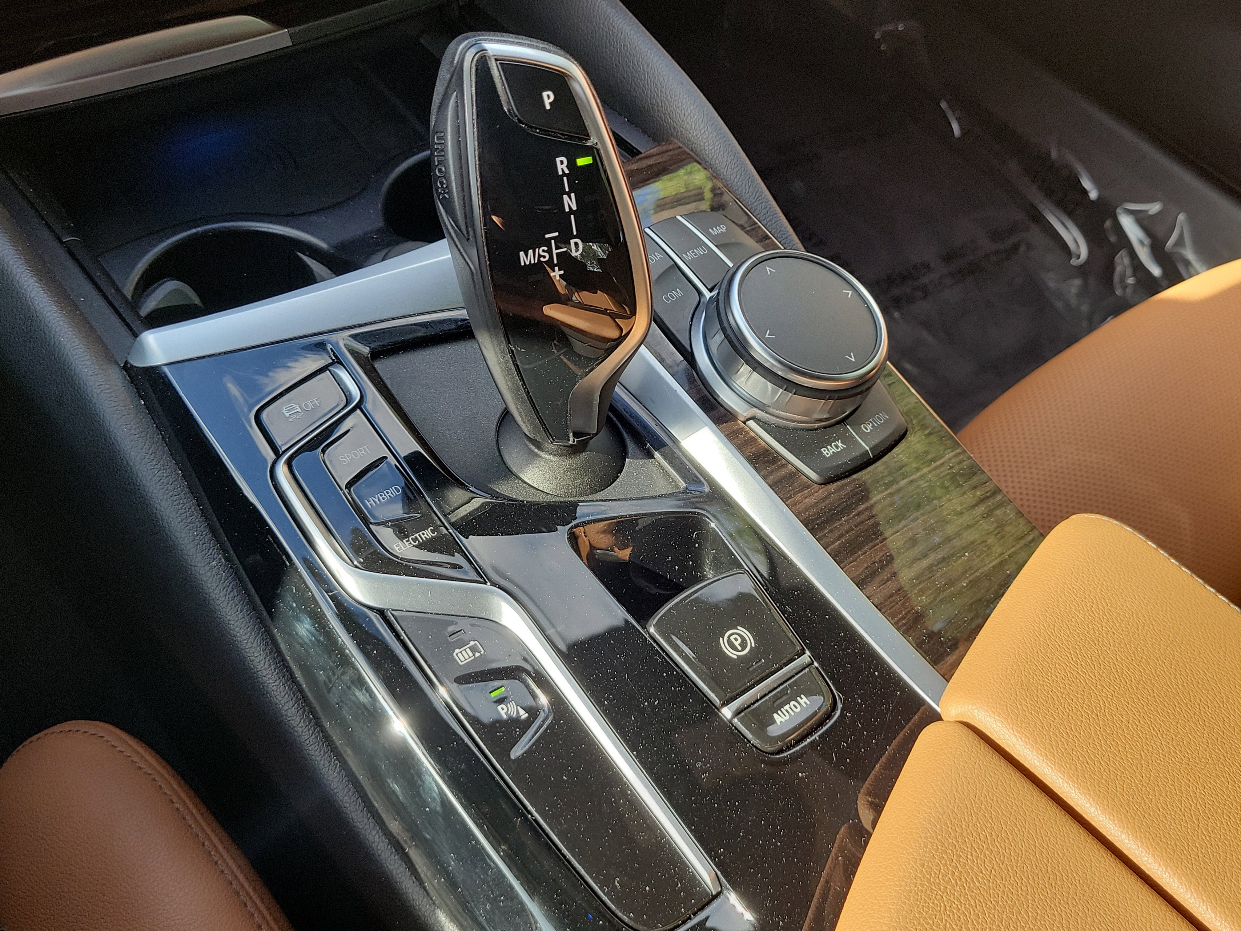 Certified 2023 BMW 530e w/ Premium Package image 33