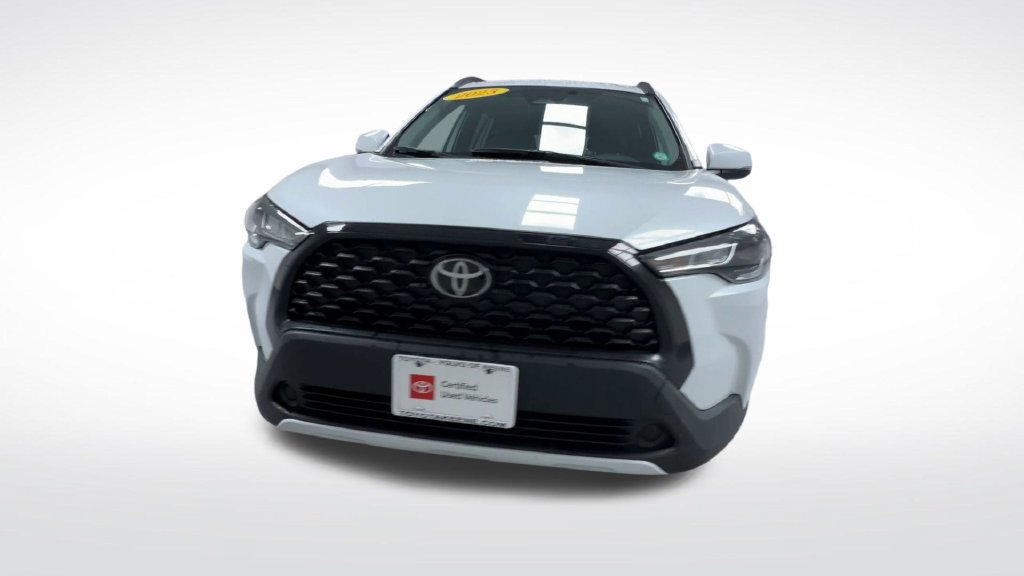 Certified 2023 Toyota Corolla Cross LE w/ Moonroof Package AWD/4WD image 3