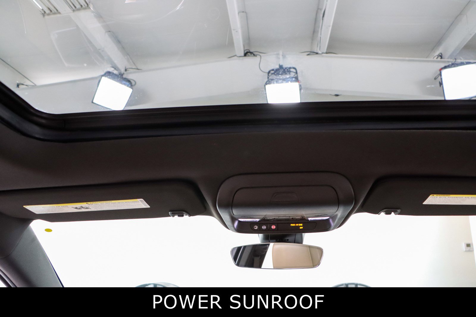 Used 2018 Cadillac XT5 Luxury w/ Driver Awareness Package image 21