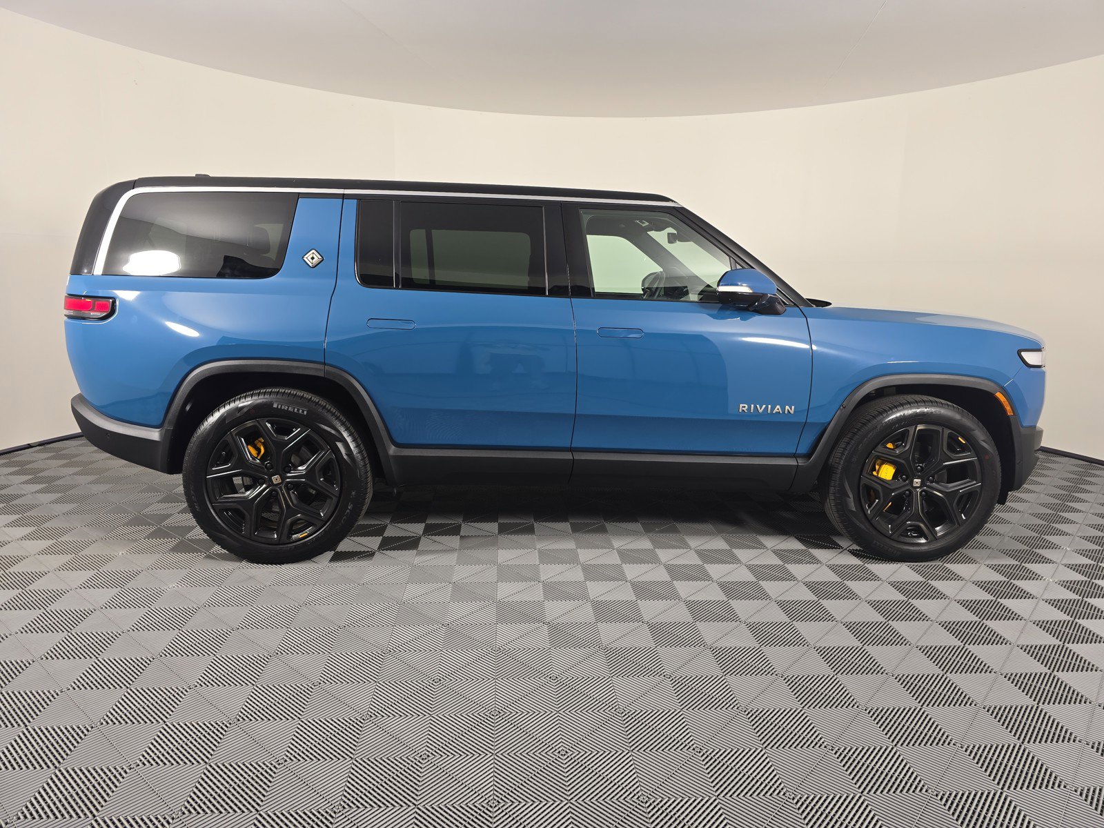 Used 2022 Rivian R1S Launch Edition image 6