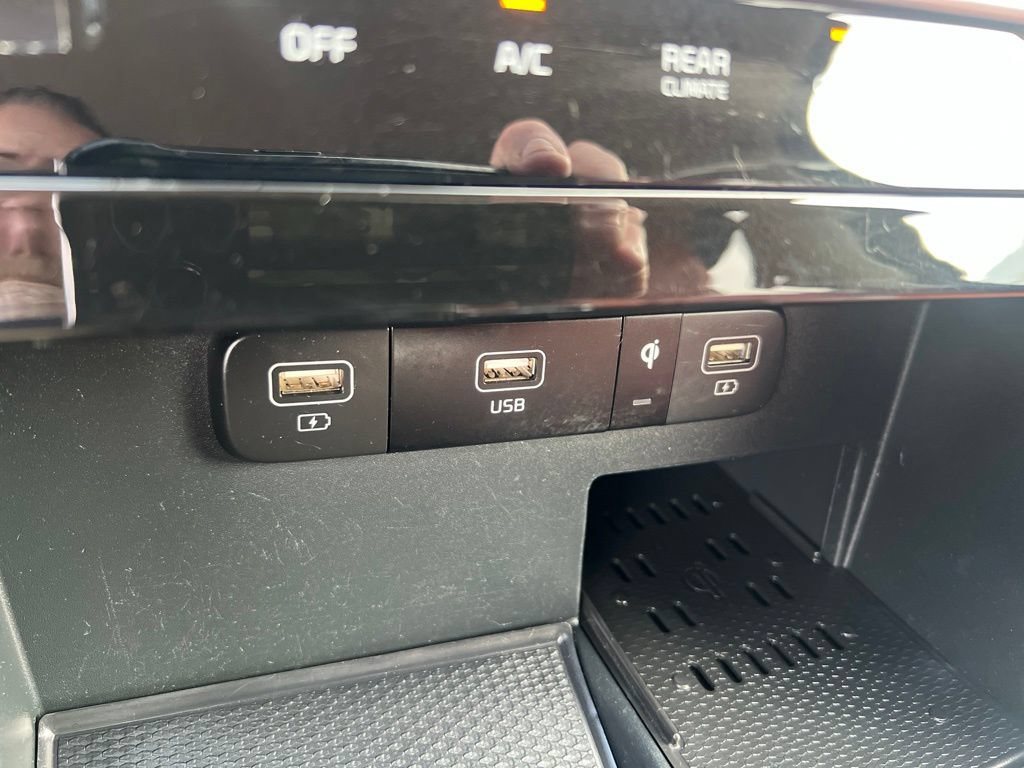 Certified 2023 Kia Carnival SX FWD image 50