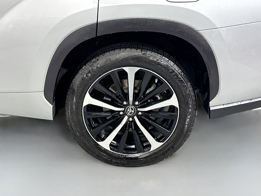 Used 2021 Toyota Highlander XSE image 11