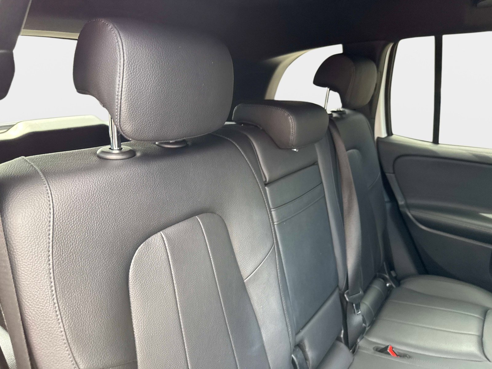 Used 2023 Mercedes-Benz GLB 250 4MATIC w/ Premium Package image 29