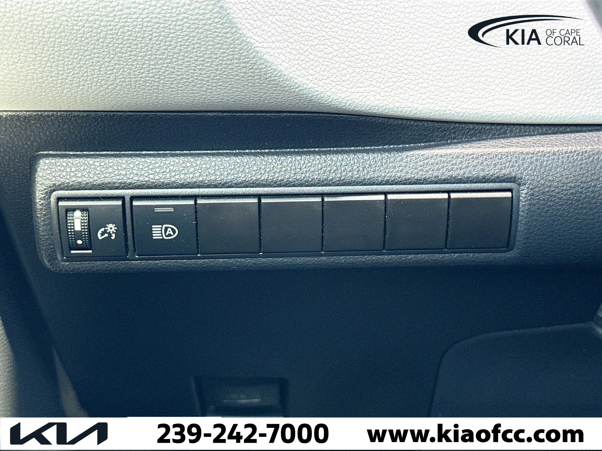 Used 2024 Toyota Corolla SE image 32