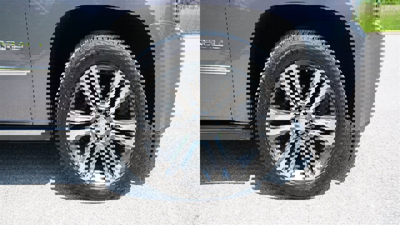 Used 2018 GMC Yukon Denali image 32