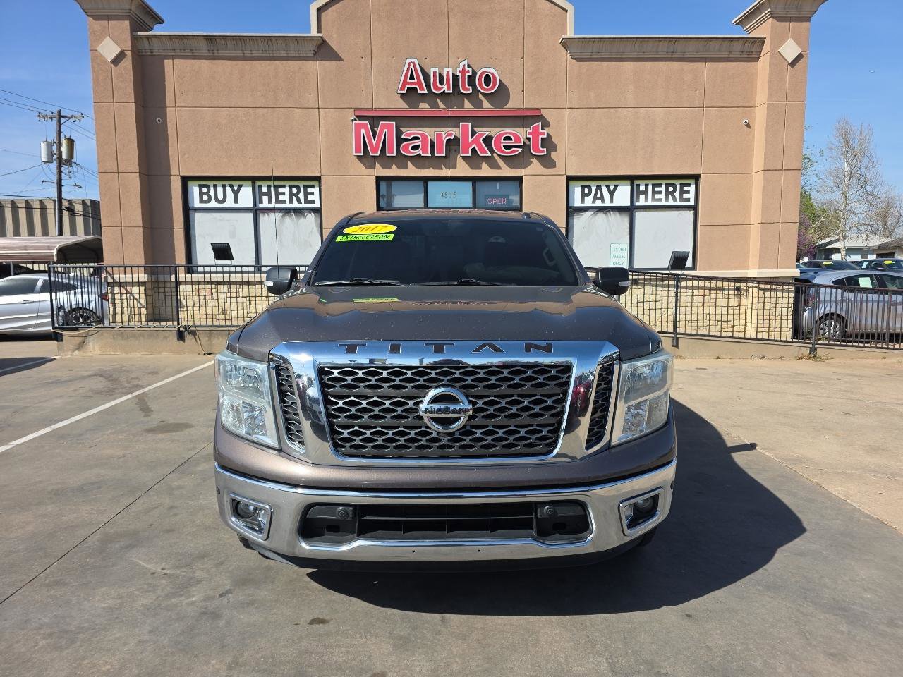 Used 2017 Nissan Titan SV image 2