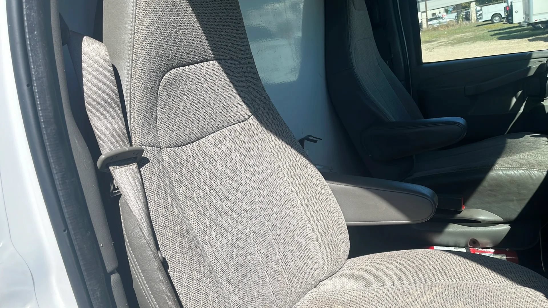 Used 2016 Chevrolet Express 3500 RWD image 13