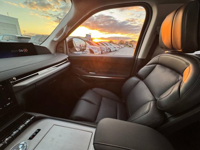 New 2025 Lincoln Navigator Reserve image 38
