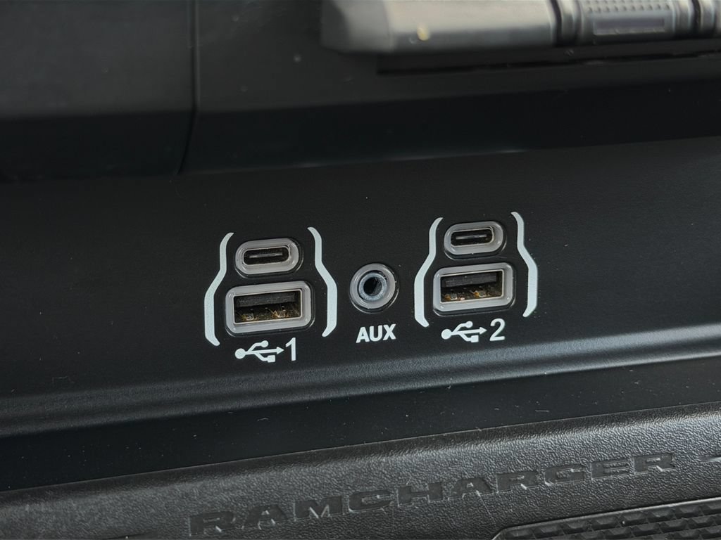 Used 2025 RAM 1500 Laramie AWD/4WD image 15