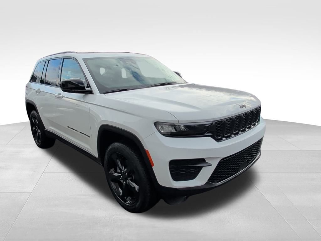 Used 2024 Jeep Grand Cherokee Altitude image 8