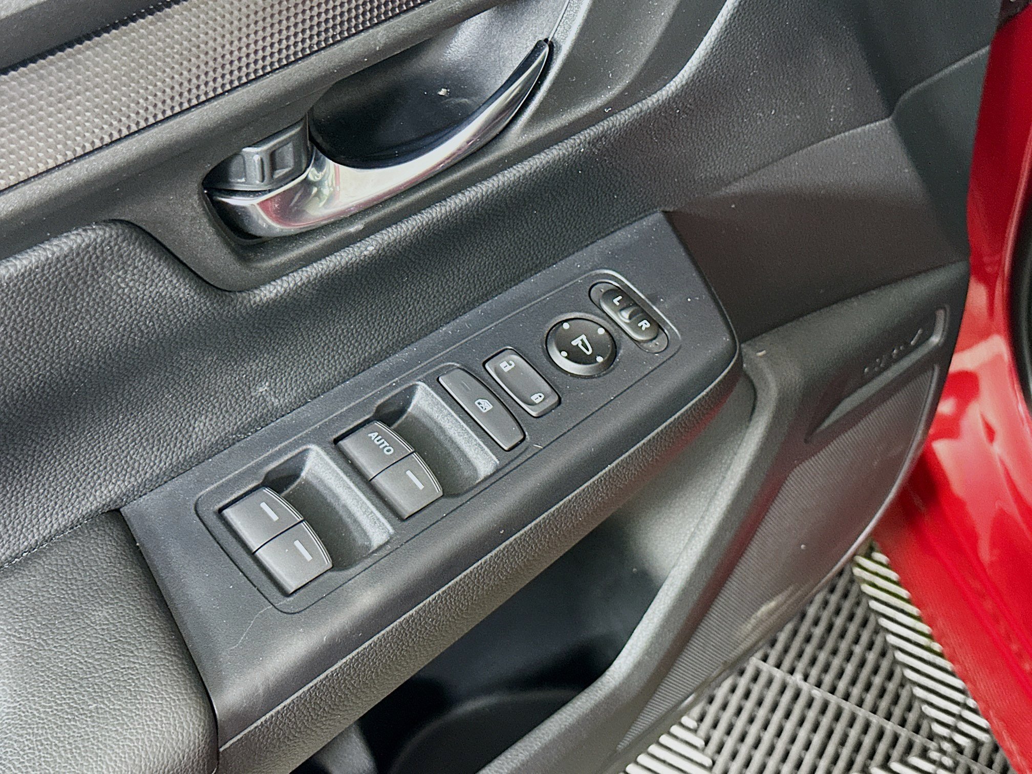 Used 2025 Honda CR-V LX image 15