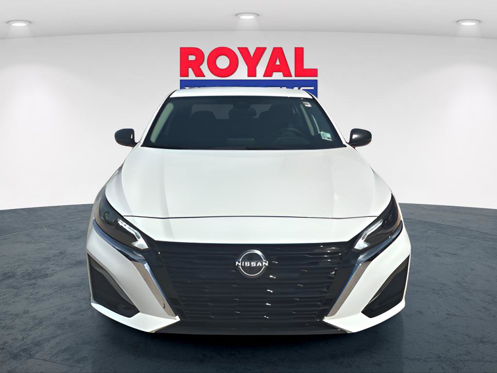 Used 2025 Nissan Altima 2.5 S image 2