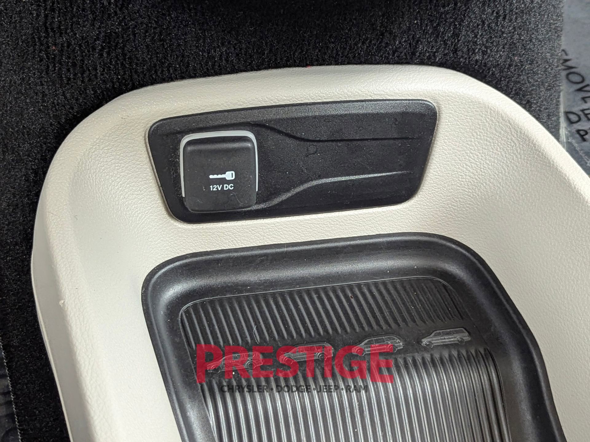 Used 2024 Chrysler Pacifica Select image 24