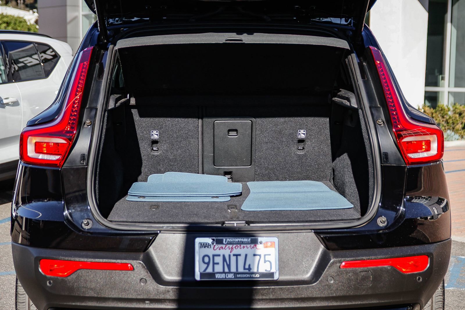 Used 2023 Volvo XC40 Recharge Plus image 31