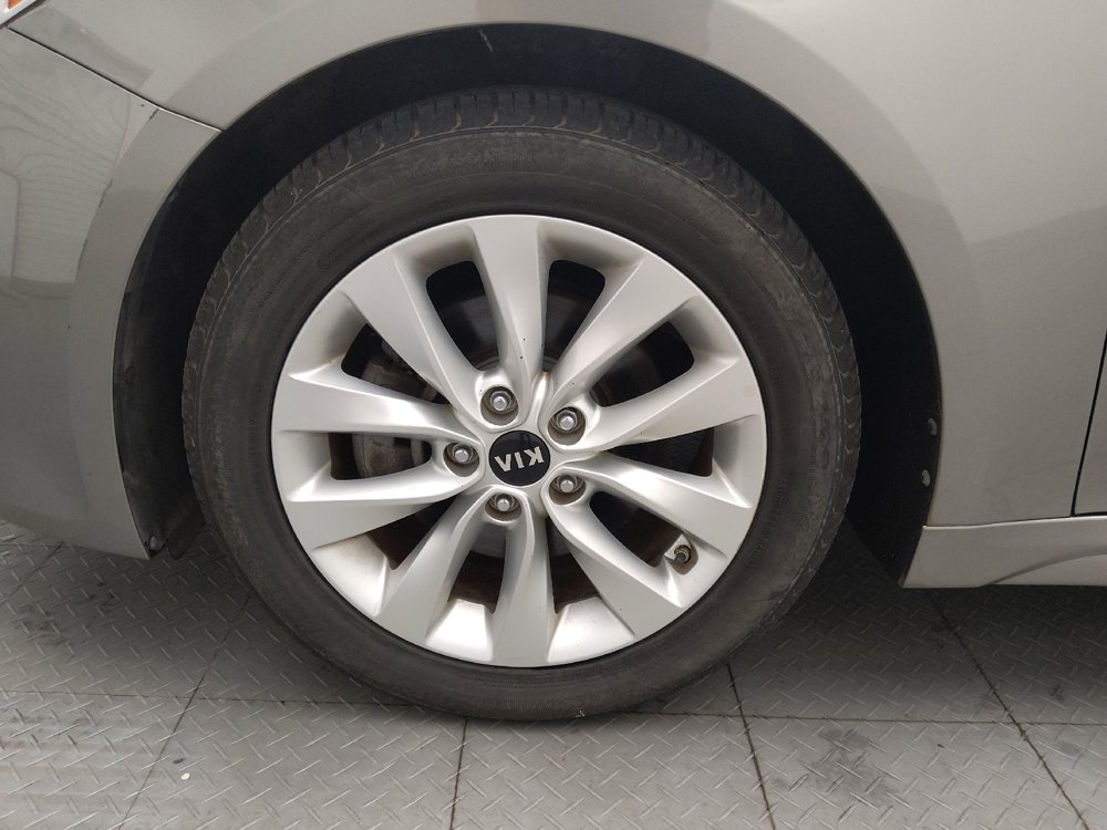 Used 2018 Kia Optima LX w/ 17" Alloy Wheels Package FWD image 31