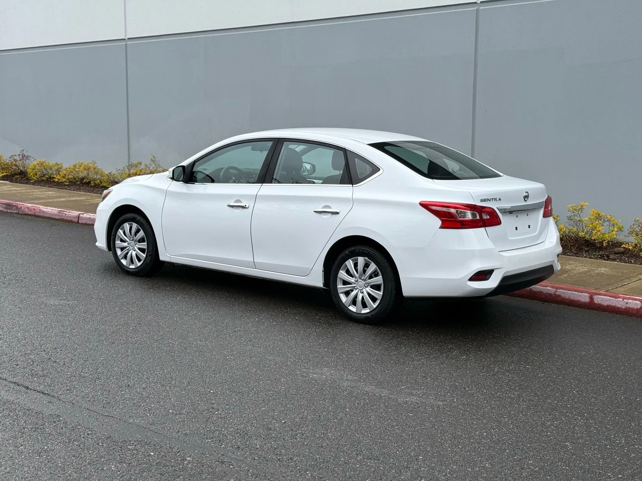 Used 2018 Nissan Sentra S image 3